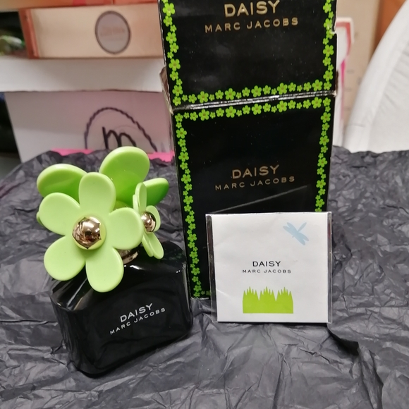 Marc Jacobs Other - Marc Jacobs Daisy Perfume with Green Floral Cap
